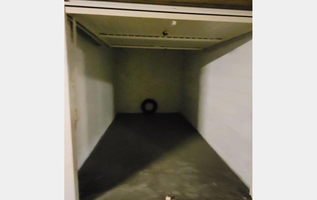 Annonces ST DENIS : Garage / Parking | PARIS (75018) | 12 m2 | 117 &euro; 