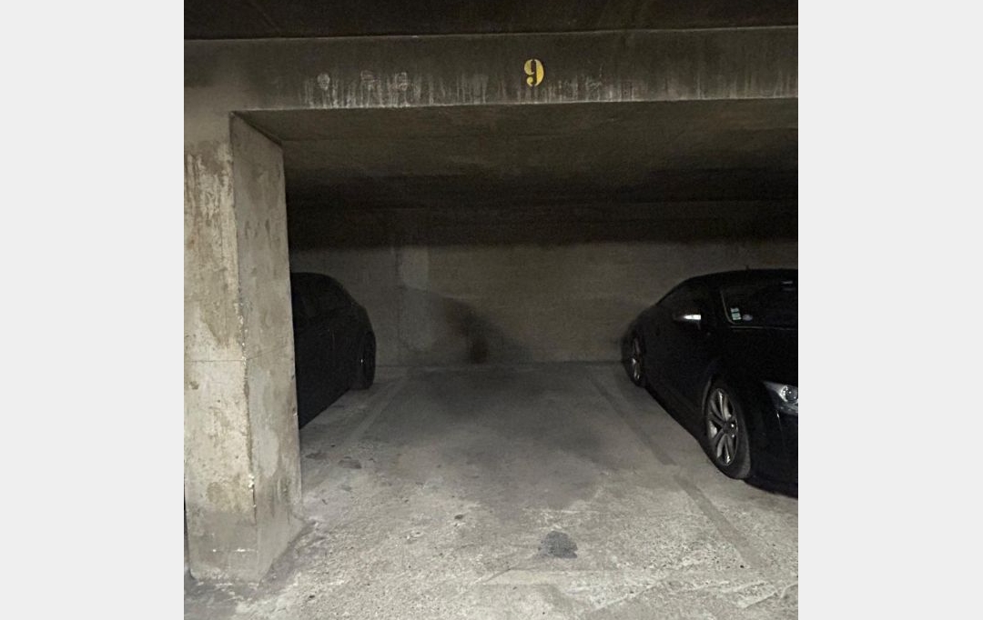 Annonces ST DENIS : Garage / Parking | PARIS (75015) | 12 m2 | 120 &euro; 