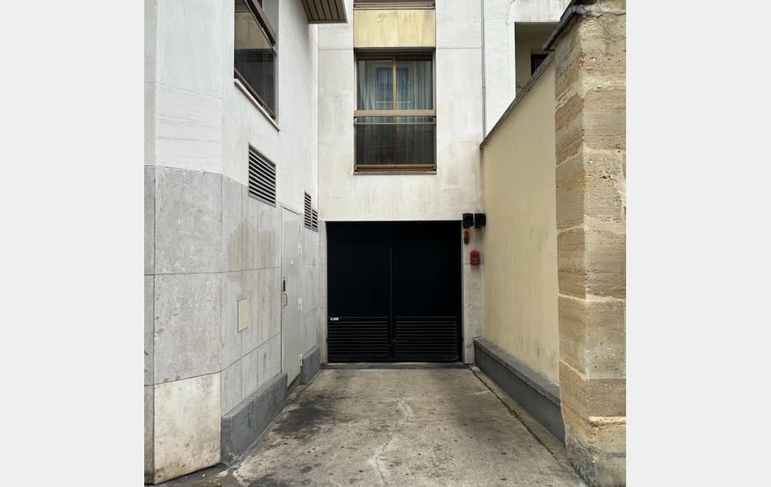 Annonces ST DENIS : Garage / Parking | PARIS (75015) | 12 m2 | 120 &euro; 