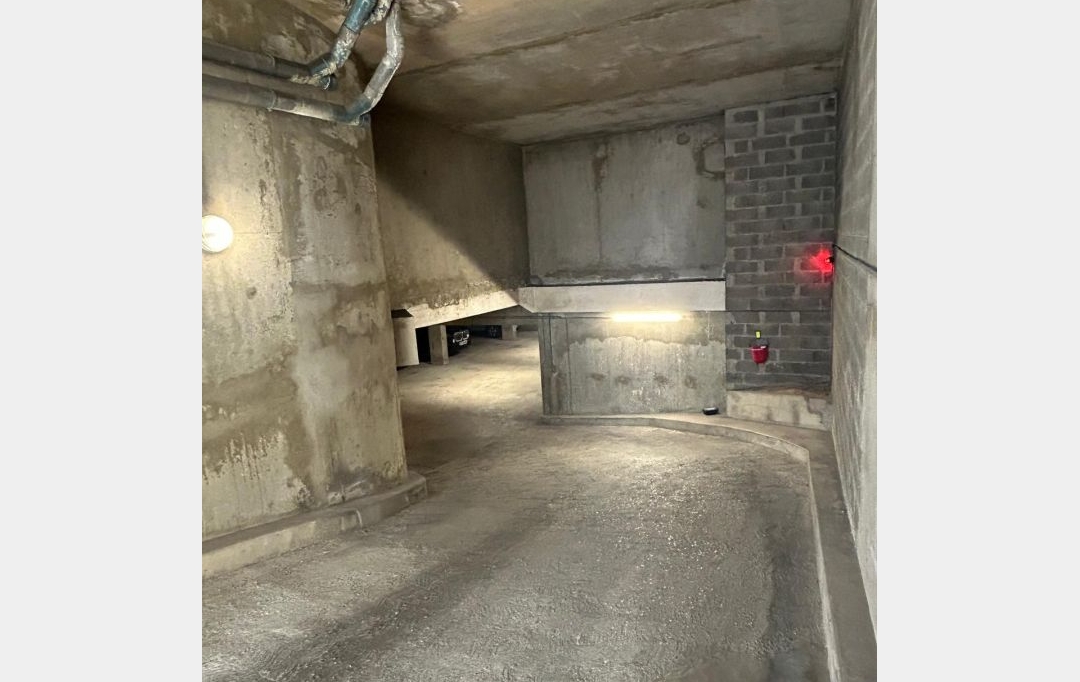 Annonces ST DENIS : Garage / Parking | PARIS (75015) | 12 m2 | 120 &euro; 
