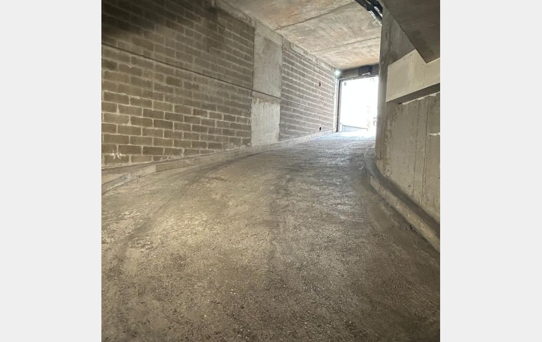 Annonces ST DENIS : Garage / Parking | PARIS (75015) | 12 m2 | 120 &euro; 